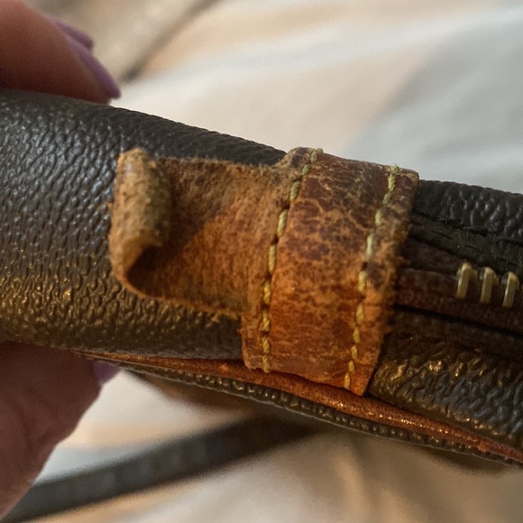 *REHAB* Louis Vuitton Pouch - Picture 2 of 9